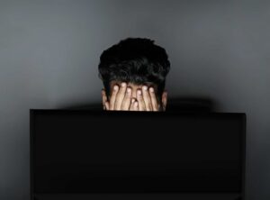 A player stressing in front of his computer after a bad beat.